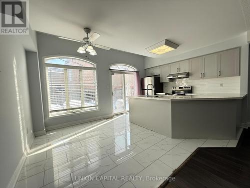 5450 Tree Crest Court, Mississauga, ON - Indoor Photo Showing Kitchen