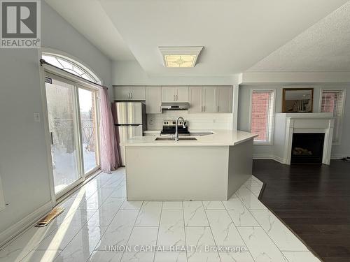 5450 Tree Crest Court, Mississauga, ON - Indoor Photo Showing Kitchen