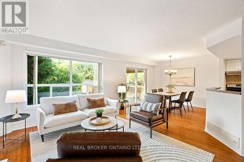 2 Sherring Crescent, Ottawa, ON - Indoor Photo Showing Living Room