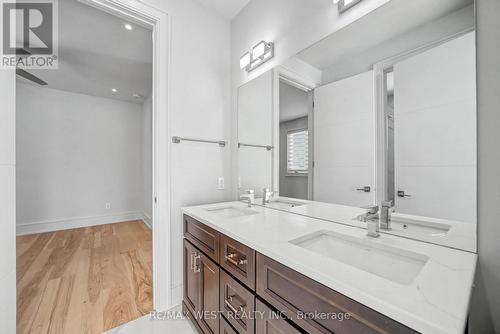 2267 Fifth Line W, Mississauga, ON - Indoor Photo Showing Bathroom