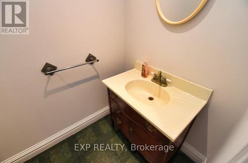 80 Maclennan Avenue, Hamilton, ON - Indoor Photo Showing Bathroom