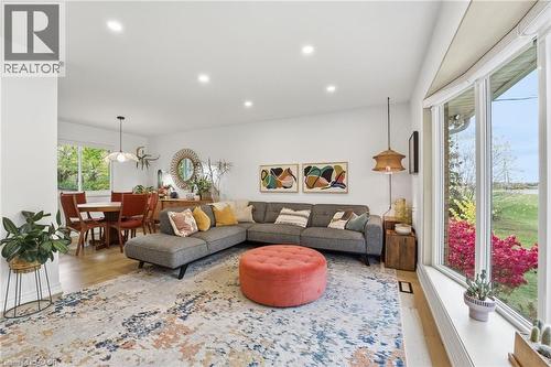 348 Sydenham Road, Dundas, ON - Indoor Photo Showing Living Room