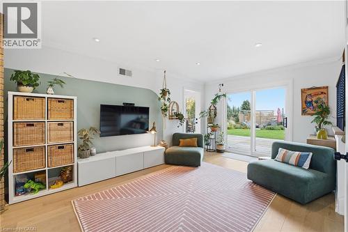 348 Sydenham Road, Dundas, ON - Indoor Photo Showing Living Room