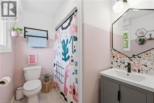 348 Sydenham Road, Dundas, ON - Indoor Photo Showing Bathroom