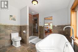 LARGE ENSUITE BATH - 