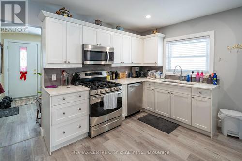 86 Price Street, London East (East M), ON - Indoor Photo Showing Kitchen