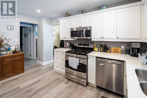 86 Price Street, London East (East M), ON - Indoor Photo Showing Kitchen