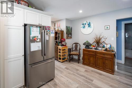 86 Price Street, London East (East M), ON - Indoor