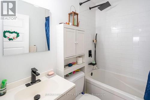 86 Price Street, London East (East M), ON - Indoor Photo Showing Bathroom