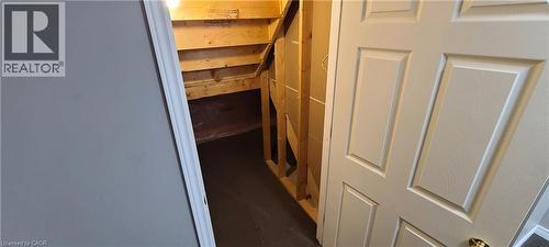 77 Thames Way, Hamilton, ON - Indoor Photo Showing Other Room