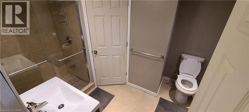 77 Thames Way, Hamilton, ON - Indoor Photo Showing Other Room