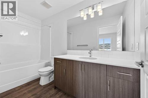 Primary ensuite - 64 Creekside Drive Sw, Calgary, AB - Indoor Photo Showing Bathroom