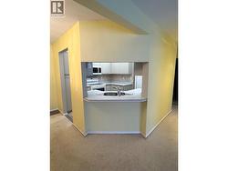 Pass through to kitchen - 