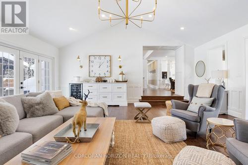 320 Whitmore Drive, Waterloo, ON - Indoor Photo Showing Living Room
