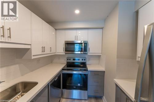 700 Lawrence Road Unit# 103, Hamilton, ON - Indoor Photo Showing Kitchen