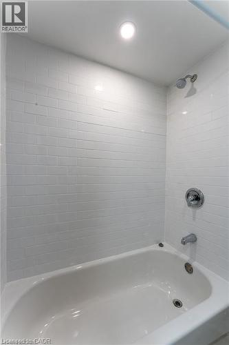 700 Lawrence Road Unit# 103, Hamilton, ON - Indoor Photo Showing Bathroom