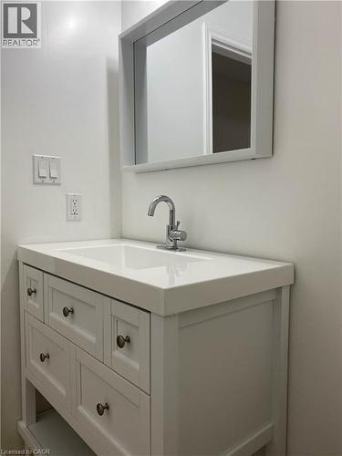 130 Wellington Street N Unit# 201, Hamilton, ON - Indoor Photo Showing Bathroom