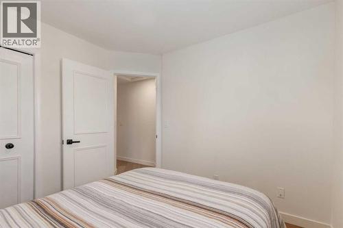 113 Straddock Terrace Sw, Calgary, AB - Indoor Photo Showing Bedroom