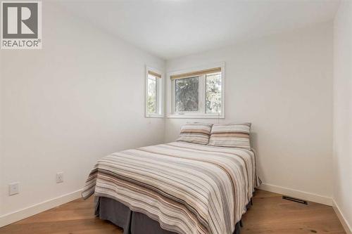 113 Straddock Terrace Sw, Calgary, AB - Indoor Photo Showing Bedroom