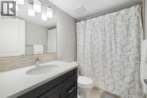 8 Emberside Glen, Cochrane, AB - Indoor Photo Showing Bathroom