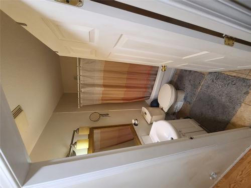 107-335 33 Highway, Kelowna, BC - Indoor Photo Showing Other Room