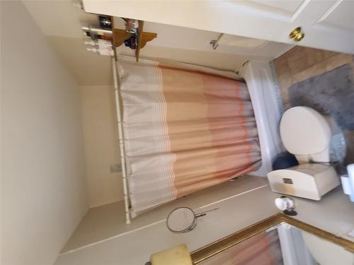 107-335 33 Highway, Kelowna, BC - Indoor Photo Showing Other Room