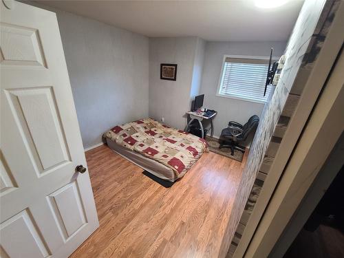 107-335 33 Highway, Kelowna, BC - Indoor Photo Showing Bedroom