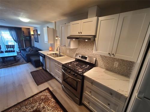 107-335 33 Highway, Kelowna, BC - Indoor Photo Showing Kitchen With Double Sink
