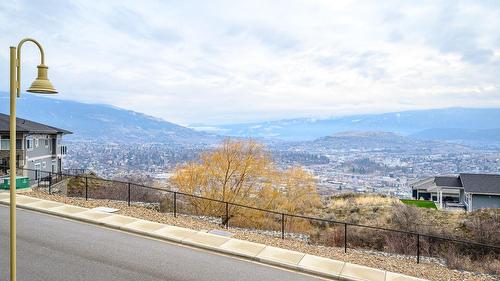 5119 Turtle Pond Place, Vernon, BC - Indoor Photo Showing Bedroom