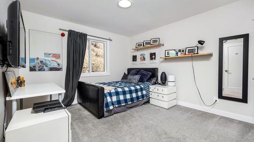 5119 Turtle Pond Place, Vernon, BC - Indoor Photo Showing Bedroom
