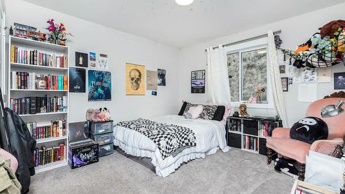 5119 Turtle Pond Place, Vernon, BC - Indoor Photo Showing Bedroom