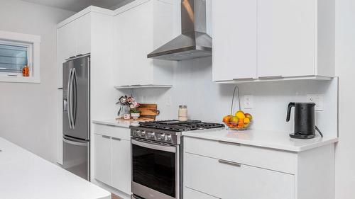 5119 Turtle Pond Place, Vernon, BC - Indoor With Fireplace