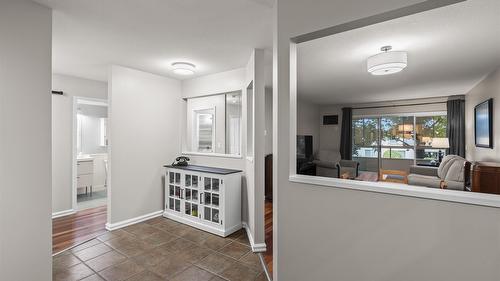 205-200 Hollywood Road, Kelowna, BC - Indoor Photo Showing Other Room