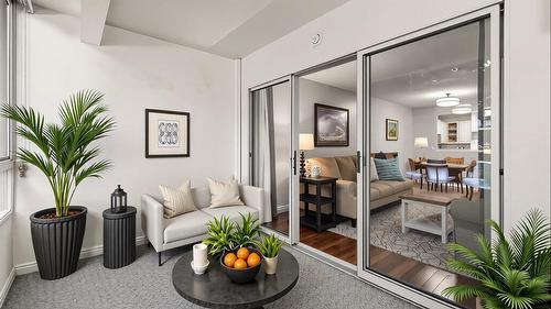 205-200 Hollywood Road, Kelowna, BC - Indoor Photo Showing Living Room