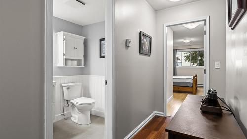 205-200 Hollywood Road, Kelowna, BC - Indoor Photo Showing Bathroom