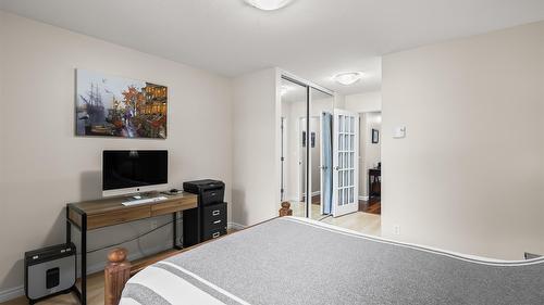 205-200 Hollywood Road, Kelowna, BC - Indoor Photo Showing Bedroom