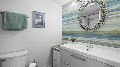 205-200 Hollywood Road, Kelowna, BC - Indoor Photo Showing Bathroom