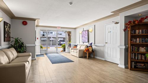 205-200 Hollywood Road, Kelowna, BC - Indoor