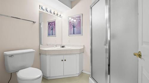 205-200 Hollywood Road, Kelowna, BC - Indoor Photo Showing Bathroom