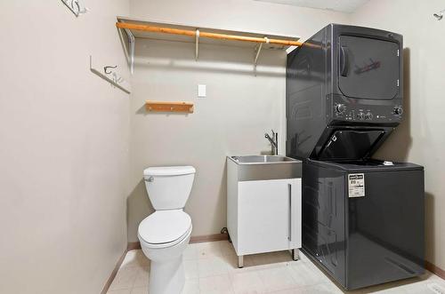 204 Fairview Avenue, Kamloops, BC - Indoor Photo Showing Laundry Room