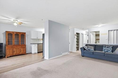 204 Fairview Avenue, Kamloops, BC - Indoor Photo Showing Living Room