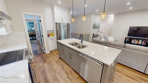 144 River Drive, Cranbrook, BC - Indoor Photo Showing Kitchen With Double Sink With Upgraded Kitchen