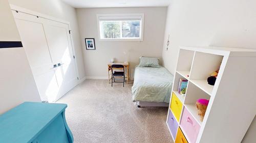 144 River Drive, Cranbrook, BC - Indoor Photo Showing Bedroom