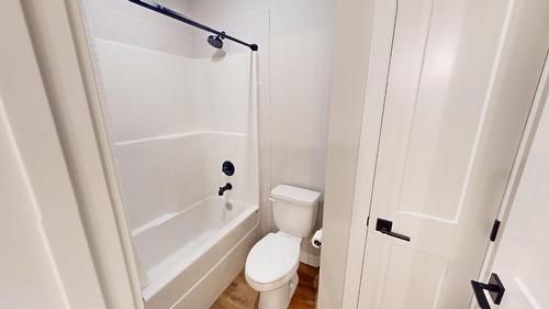 144 River Drive, Cranbrook, BC - Indoor Photo Showing Bathroom