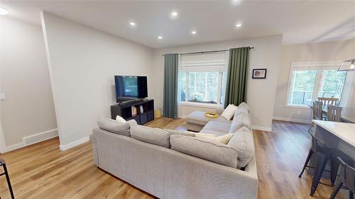 144 River Drive, Cranbrook, BC - Indoor Photo Showing Living Room