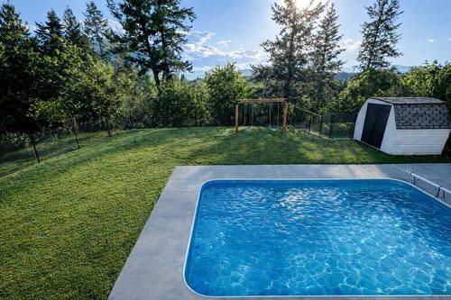 231 6Th Avenue, Creston, BC - Outdoor With In Ground Pool