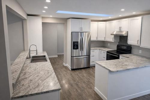 231 6Th Avenue, Creston, BC - Indoor Photo Showing Kitchen With Upgraded Kitchen
