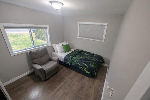 231 6Th Avenue, Creston, BC - Indoor Photo Showing Bedroom