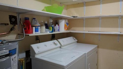 113-290 Highway 33, Kelowna, BC - Indoor Photo Showing Laundry Room