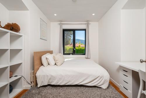 3403 20Th Street, Vernon, BC - Indoor Photo Showing Bedroom